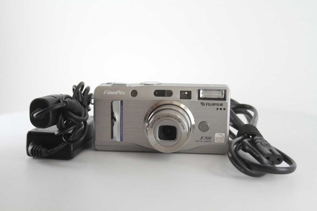 Fujifilm FinePix F700 Super CCD 6.2 MP Compact Camera - Silver