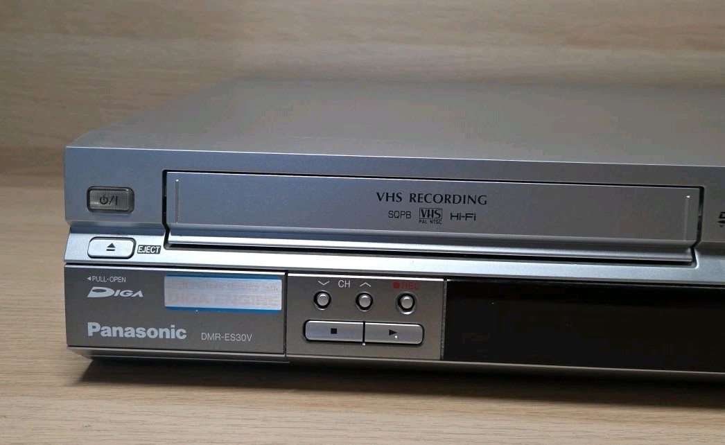 Panasonic パナソニックVHS/DVDビデオデッキ DMR-ES30V Panasonic