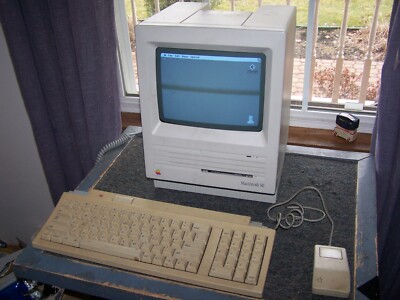 Macintosh SE Model M5011 with 180MB HD, 4MB RAM,800K Floppy
