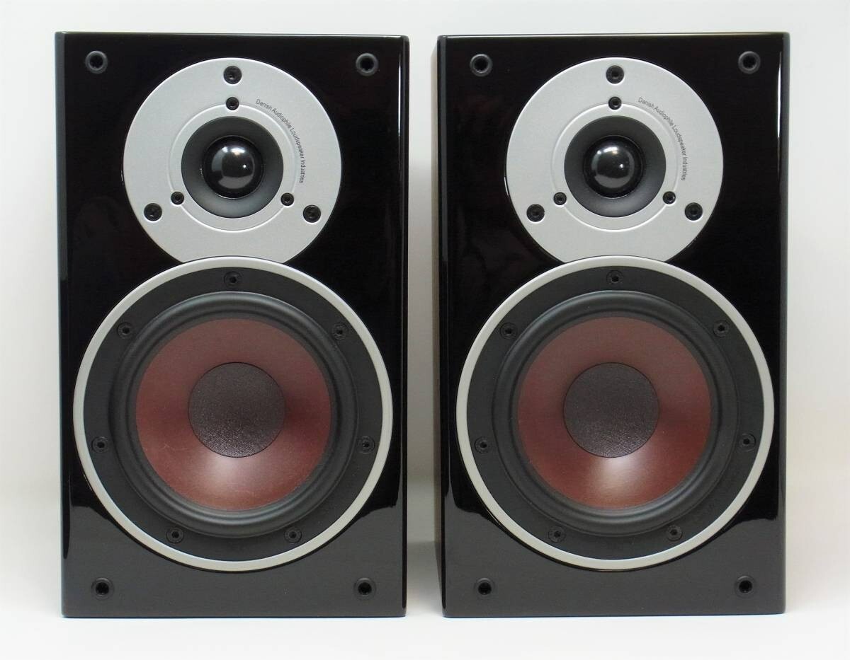 Dali Zensor 1 Bookshelf Speakers Pair Light walnut color Pair Used