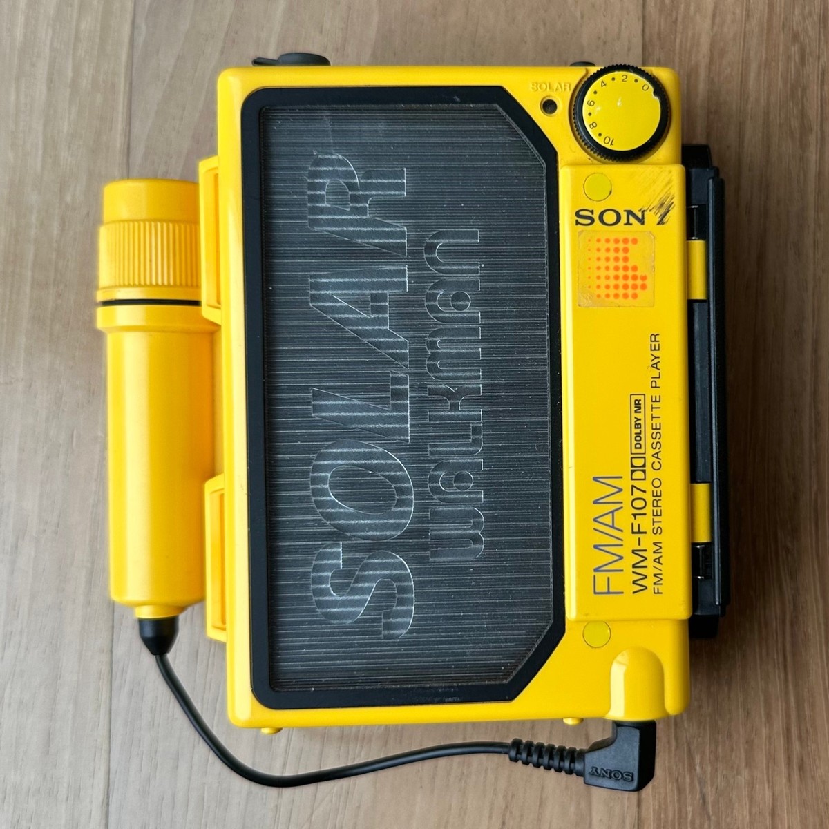 SONY WM-F107 WORKS! SOLAR WALKMAN TESTED RARE FM/AM Stereo