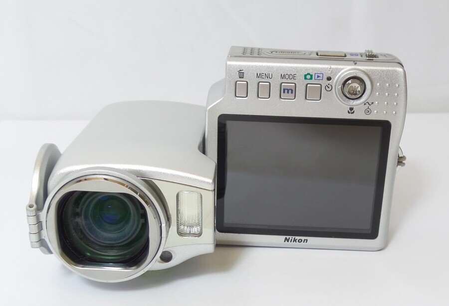 Nikon Coolpix S10 6MP Digital Camera 10x Zoom - Vibration