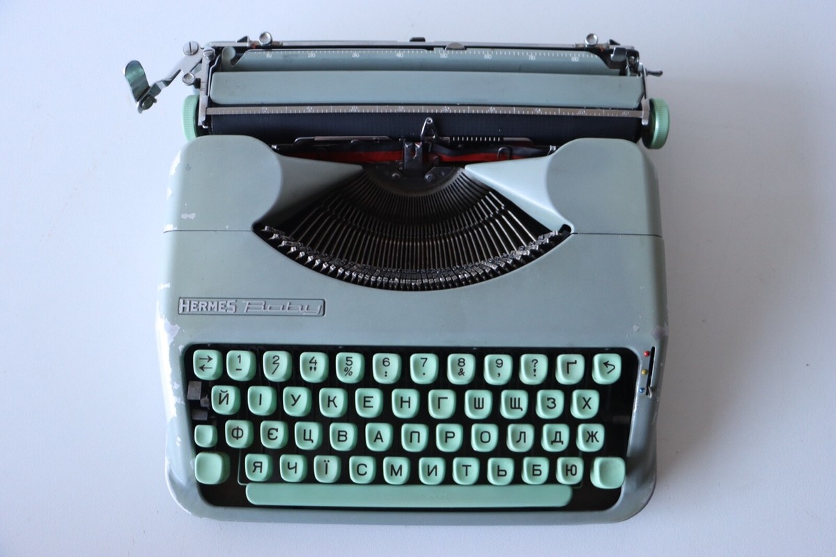 RARE - Hermes Baby Typewriter - Ukraine Keys - Original Working