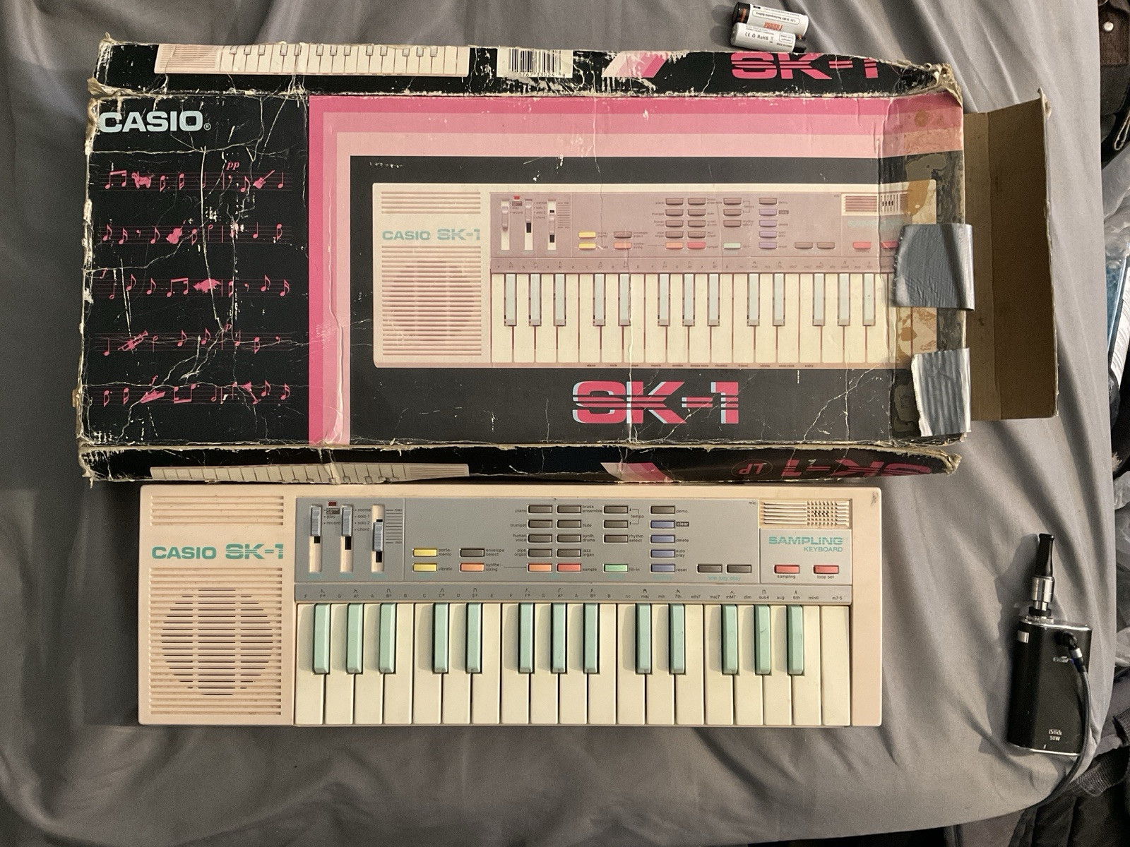 Casio Sk-1 Pink/Teal [ Rare] “UNICORN” 32 Sampling Keyboard +BOX