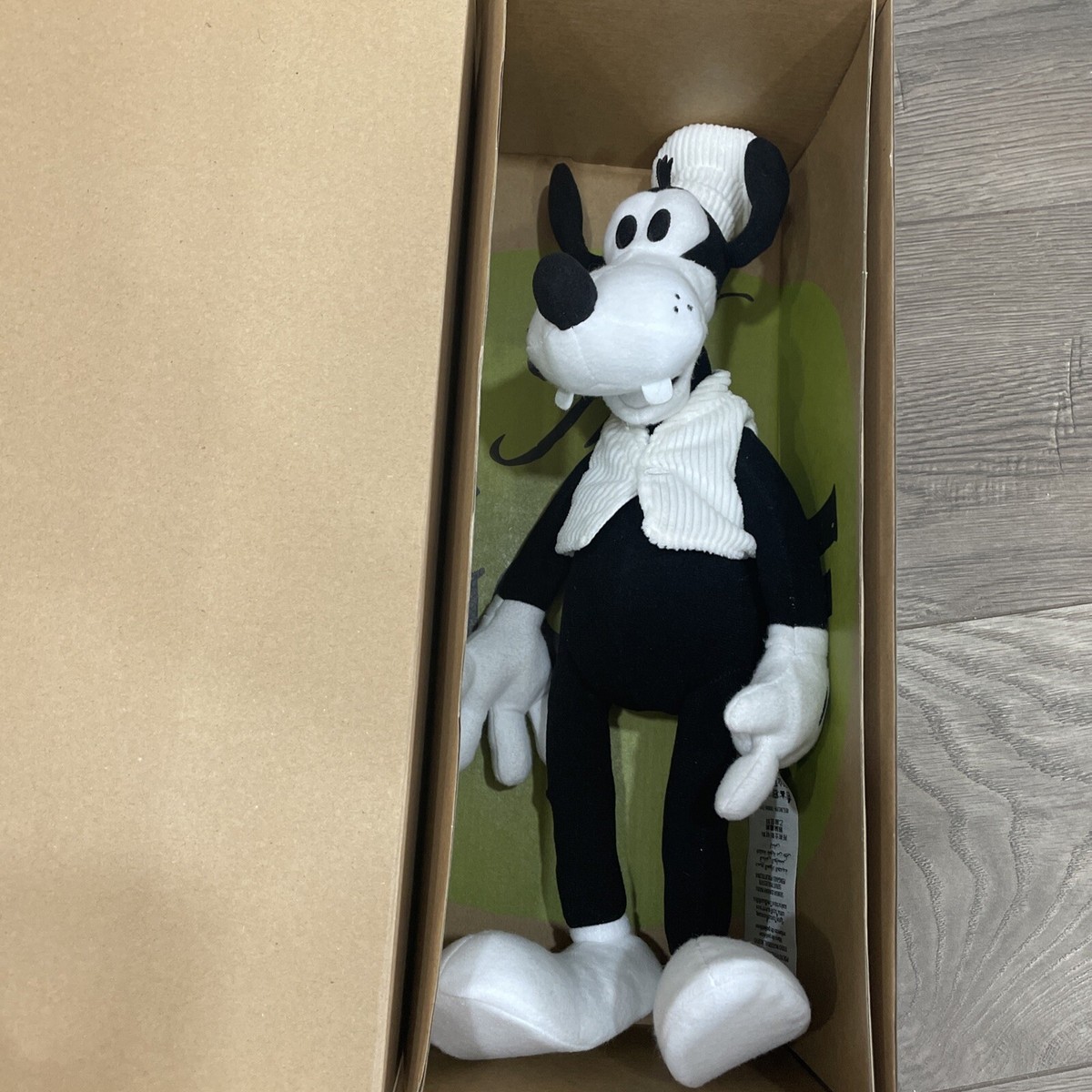 Disney D23 2022 “the goof” goofy black & white LE 300