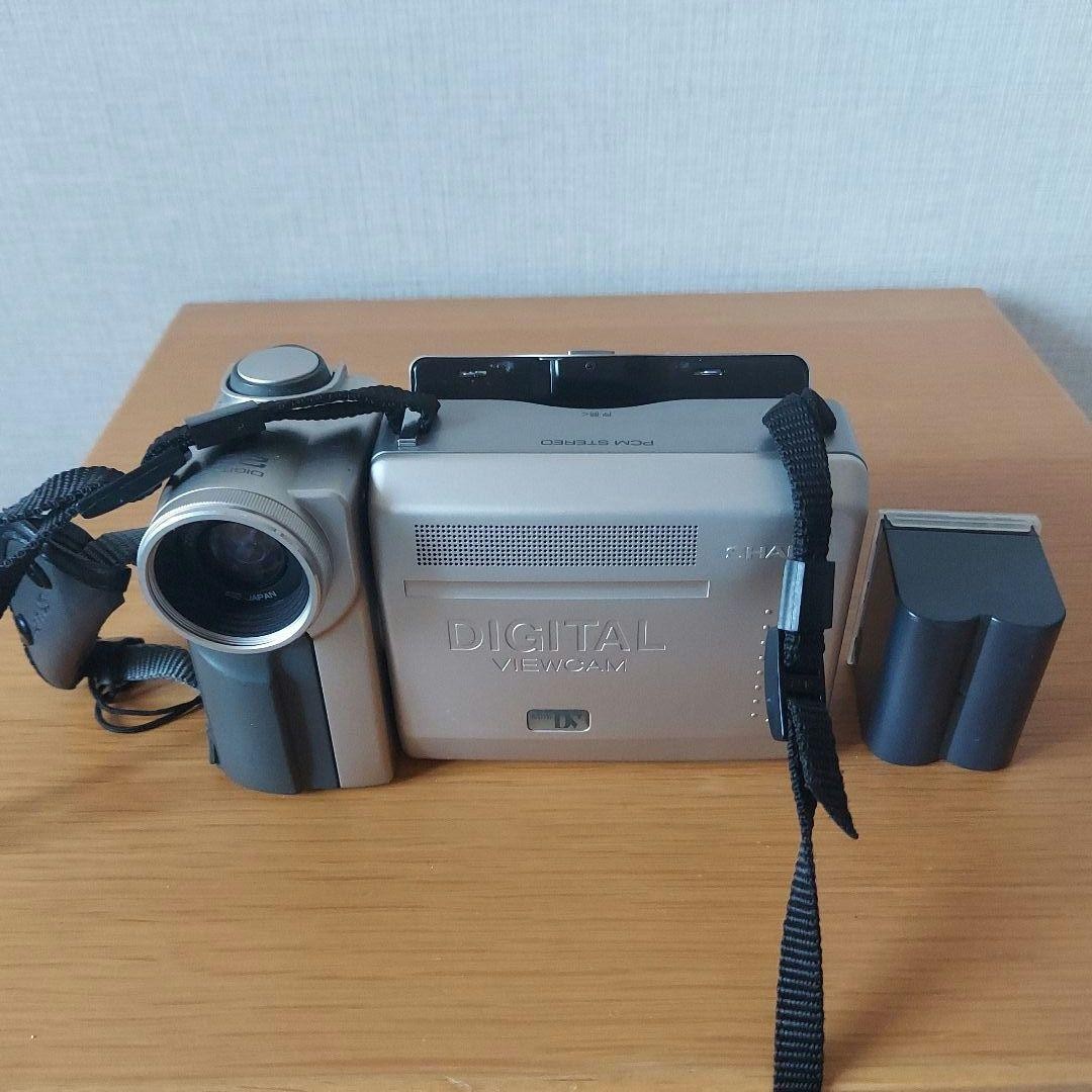 Sharp VL-DC3 LCD Video Camera with Accessories, Used, Very Good