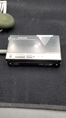 TOSHIBA KT-AS10 PORTABLE RADIO/CASSETTE PLAYER STEREO HEADPHONES