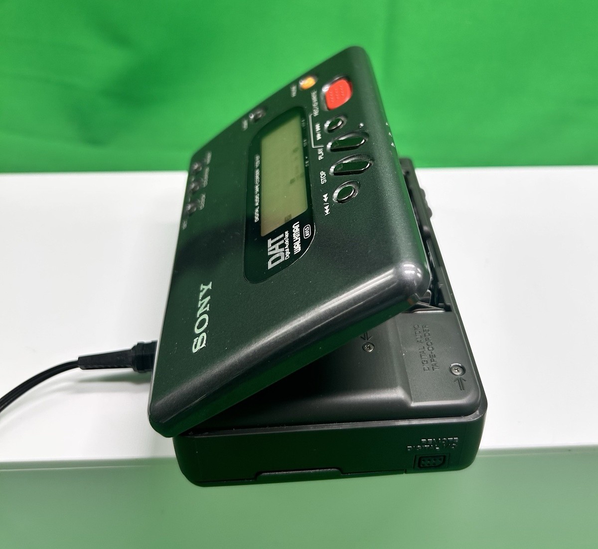 Sony TCD D7 Dat Walkman Excellent Cosmetic Condition Tested /Works