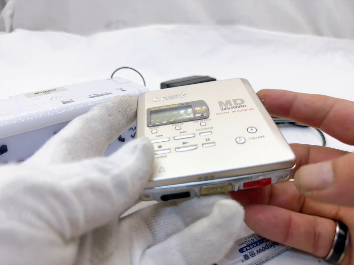 Sony Walkman MZ-R55 Silver MD Recorder Player with AC Adapter