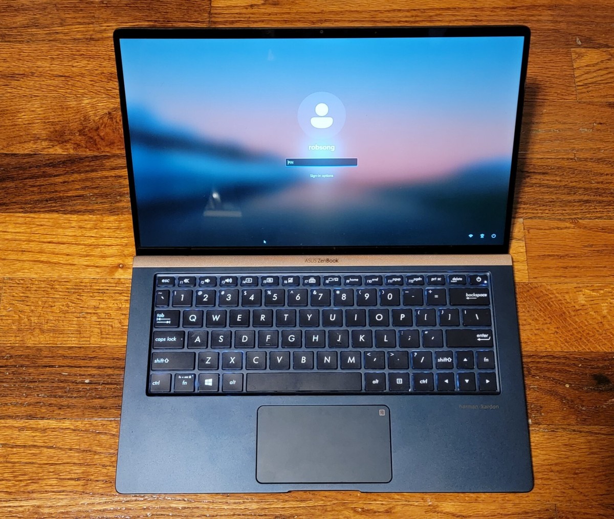 Asus ZenBook UX333F Intel Core i5-8265U 512GB Intel UHD Graphics