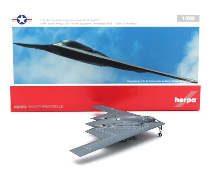 Herpa 1/200 Spirit of America B-2A Phantom Bomber 82-1066 Finished