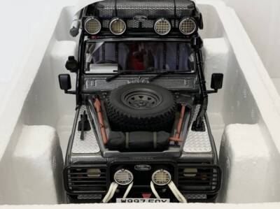 KYOSHO 1/18 Land Rover Lara Croft Tomb Raider Defender Movie