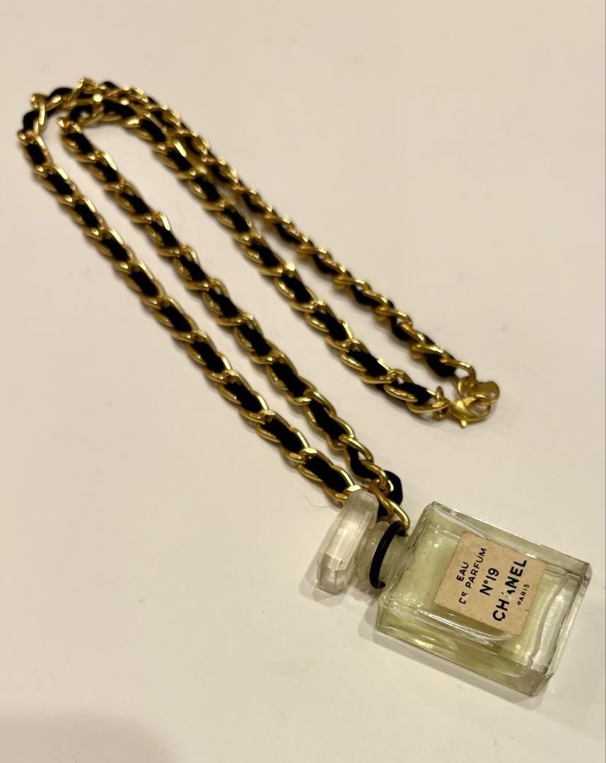 CHANEL Vintage No.19 Perfume Bottle Necklace Matelassé Chain 58 cm