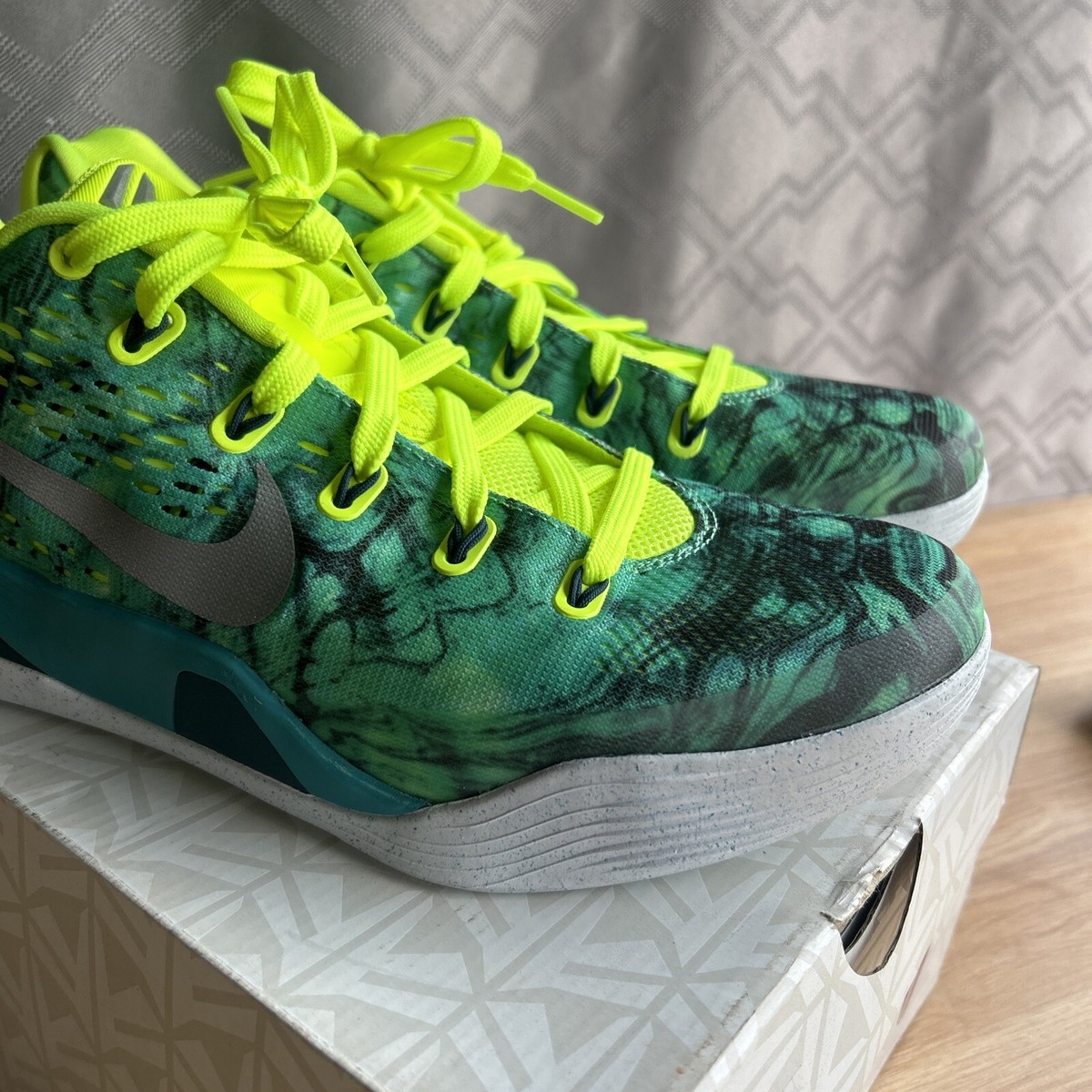 Mint- Nike Kobe 9 Low EM Easter Turbo Volt IX Elite 646701-300 US