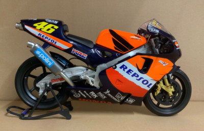 1:6 QUALITY GUILOY HONDA RCV211V FACTORY VALENTINO ROSSI REPSOL