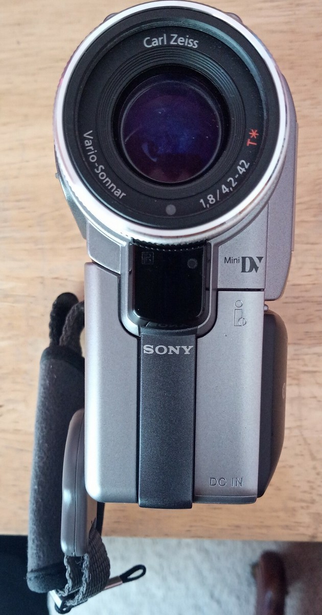 Sony DCRPC120 NTSC MiniDV Camcorder 2.5-inch LCD 1.5 MegaPixel