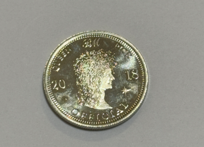 QUEEN Brian May Guitar Pick 2018 40th Anniversar Sixpence Coin