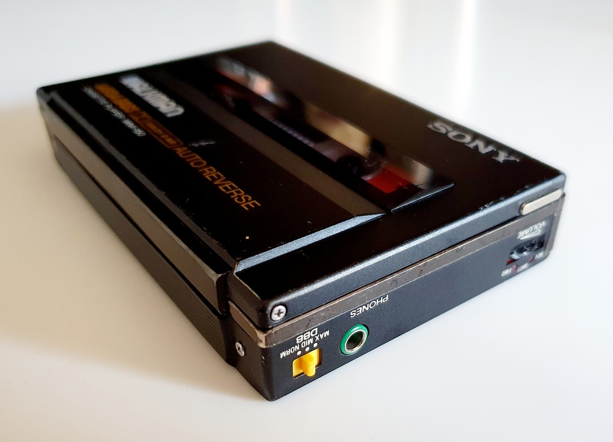 Sony Walkman WM-150 Personal Stereo cassette player working but