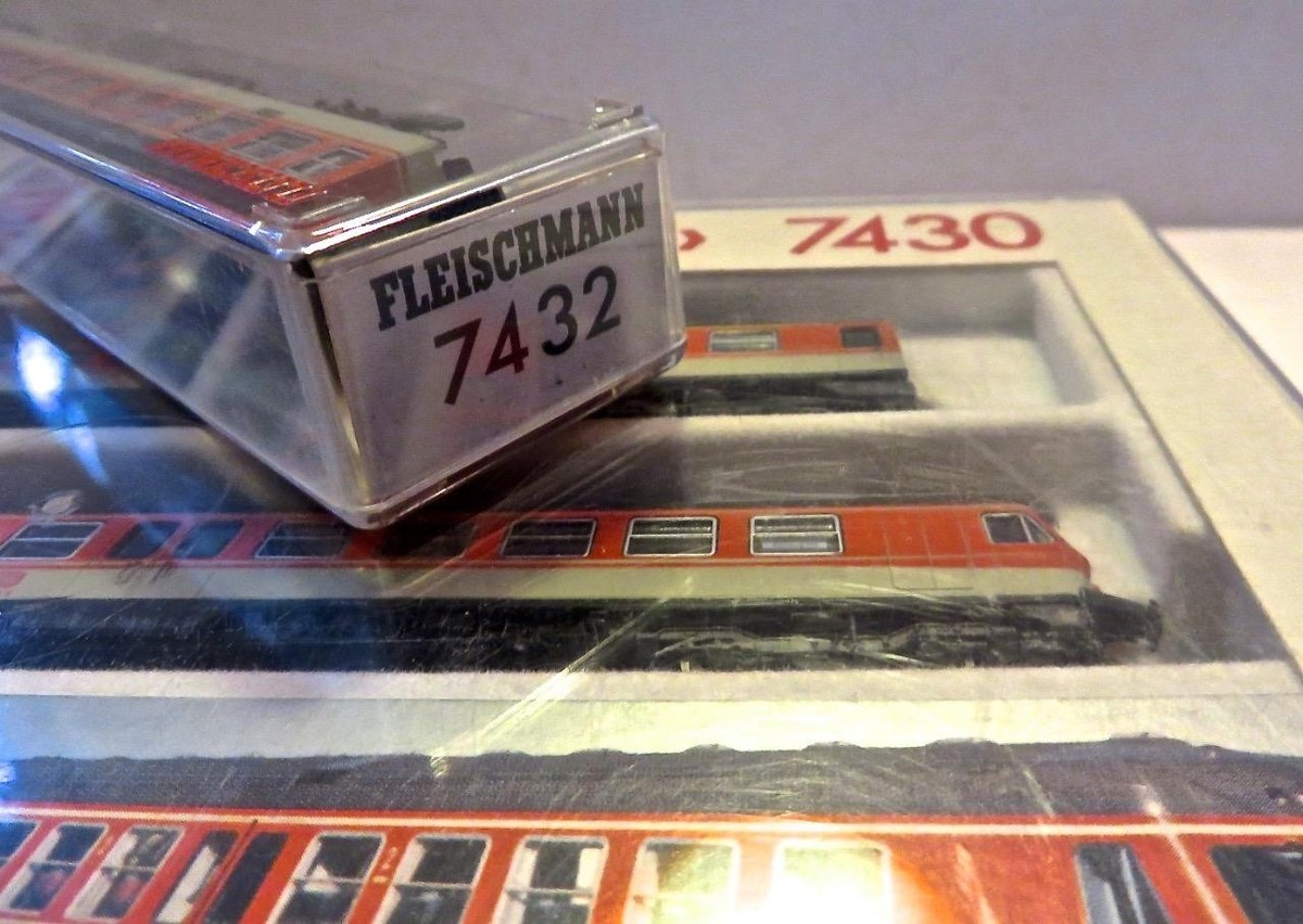 N Scale Fleischmann Piccolo Set 7430 & Extra Car 7432 Handsome