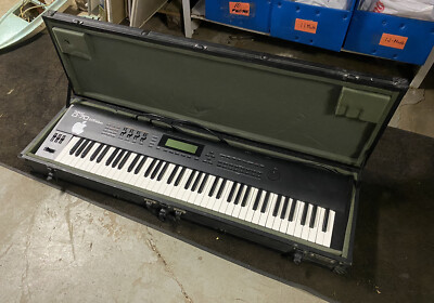 Roland D-70 Super LA Synthesizer With Hard Case AS IS NOT WORKING