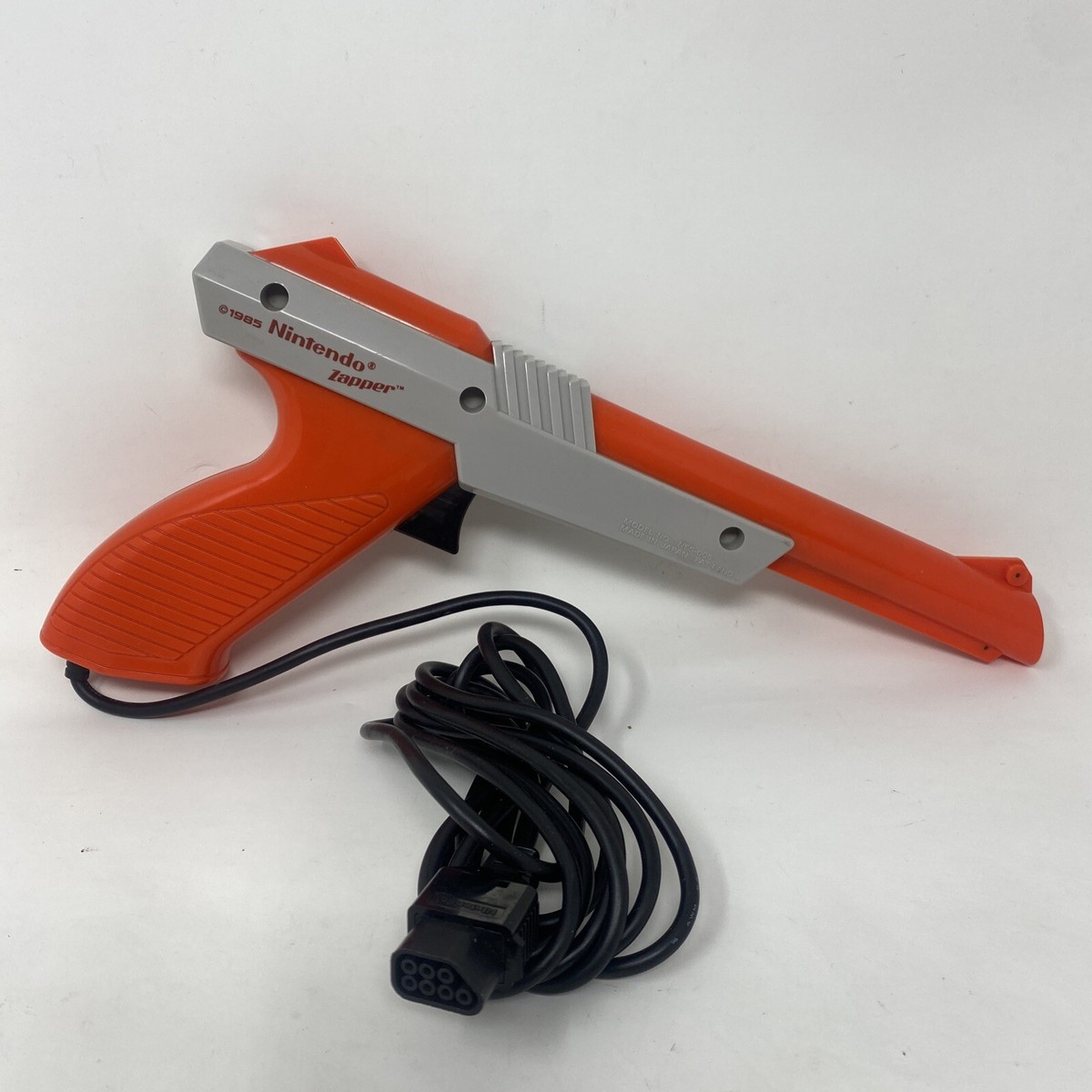 OEM Original 1985 Nintendo NES Zapper Duck Hunt Gun Authentic