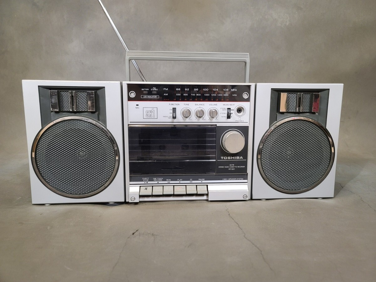 Toshiba Boombox AM/FM RT-SX1 Silver Original Movie Say Anything