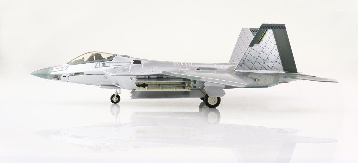 Hobby Master 1:72 HA2823 Lockheed F-22A Raptor USAF Mirror Finish