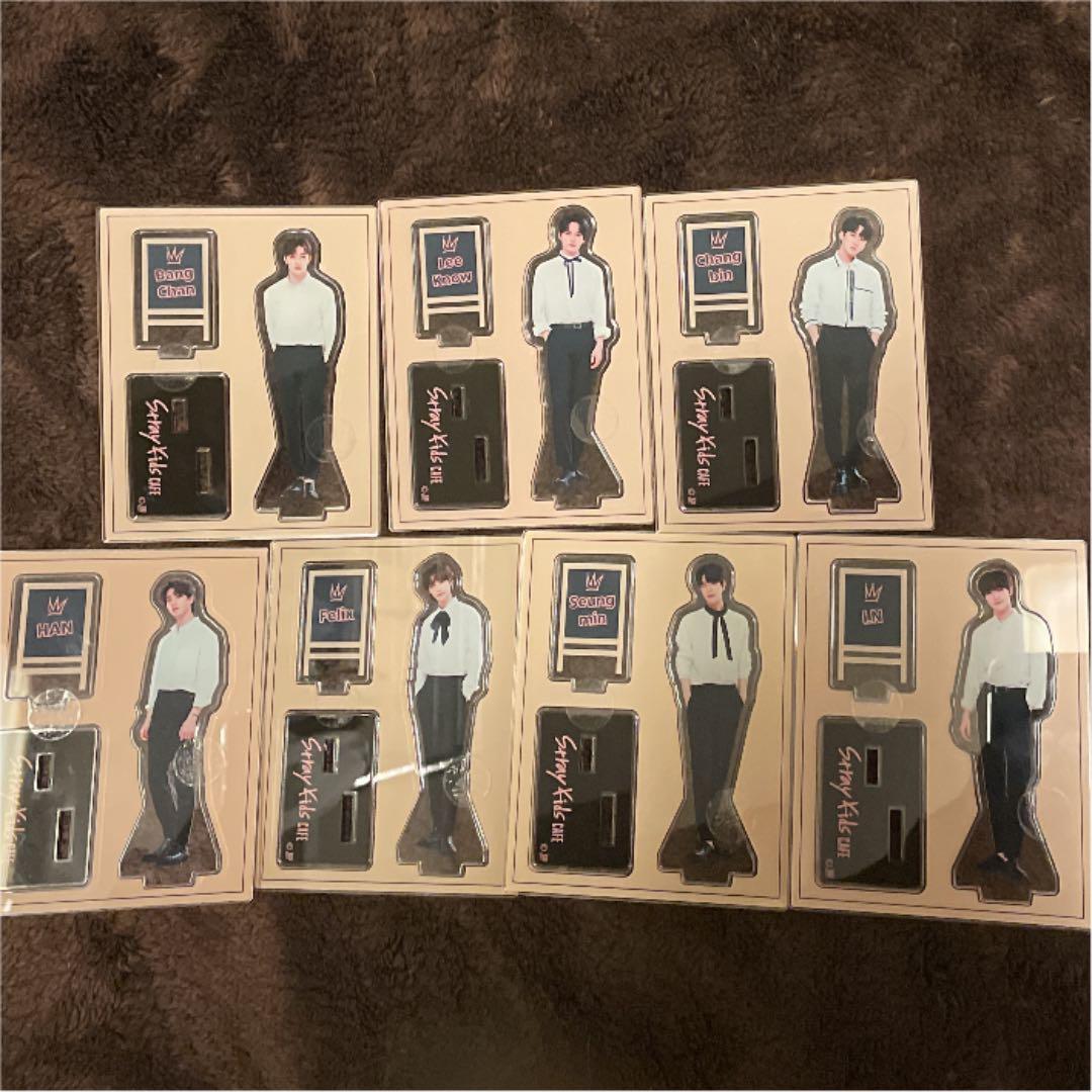 Stray kids cafe skz cafe Official acrylic stand Bangchan Lee know