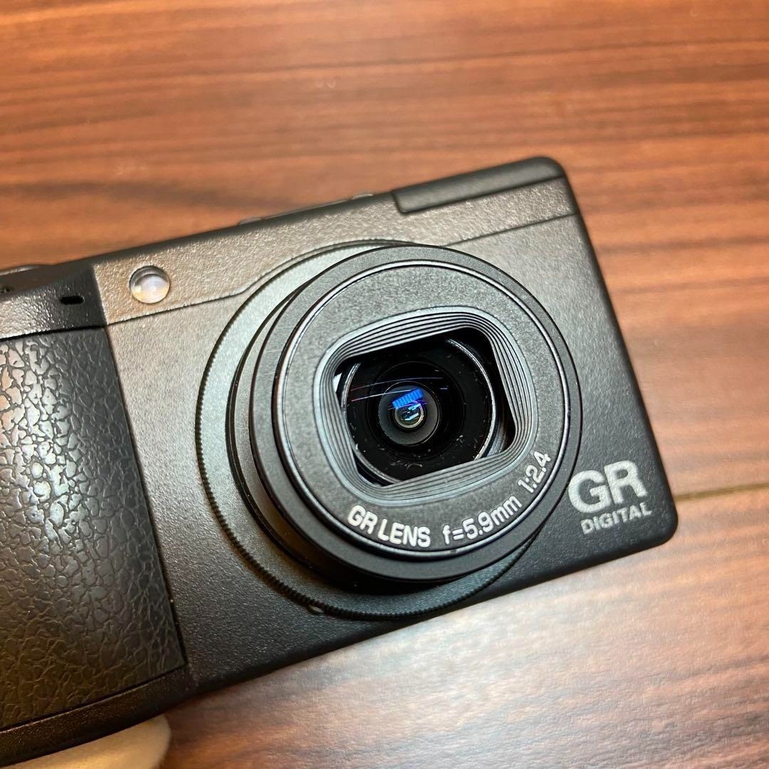 Ricoh GR Digital II 10.1MP CCD Sensor Compact Digital Camera Black