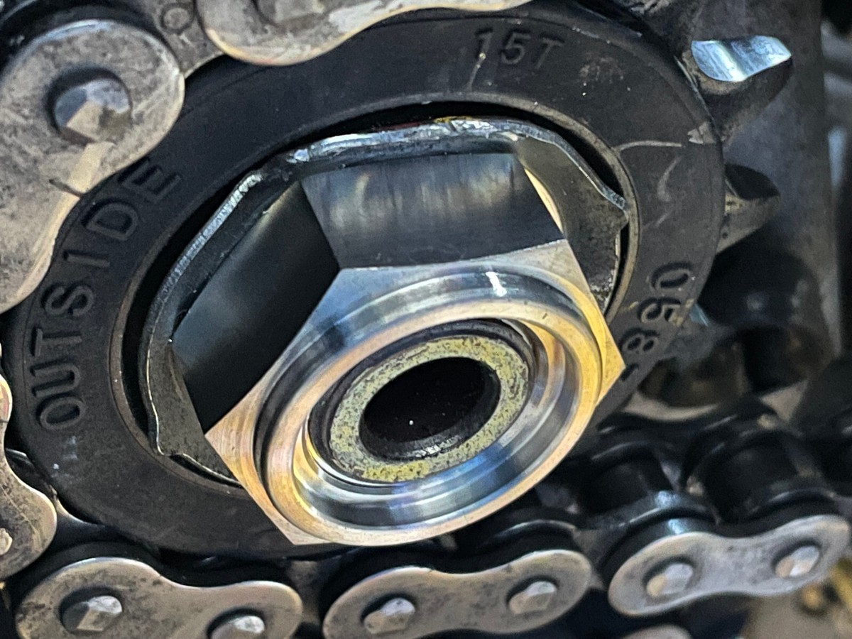 KAWASAKI ZX10R 2006-2015 FRONT SPROCKET RETAINER NUT TITANIUM