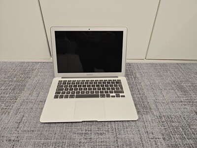 Apple MacBook Air (13-inch, Mid 2013) - 1.3GHz Intel Core i5 - 4GB