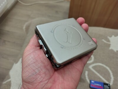 Sharp MD SS-322-N MiniDisk Headphone Player - Silver Fully Working