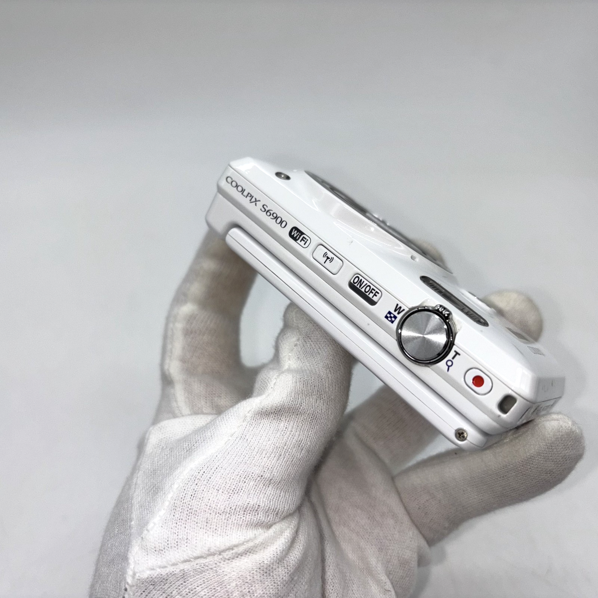 Nikon Coolpix S6900 16.0 MP Compact Digital Camera - White for