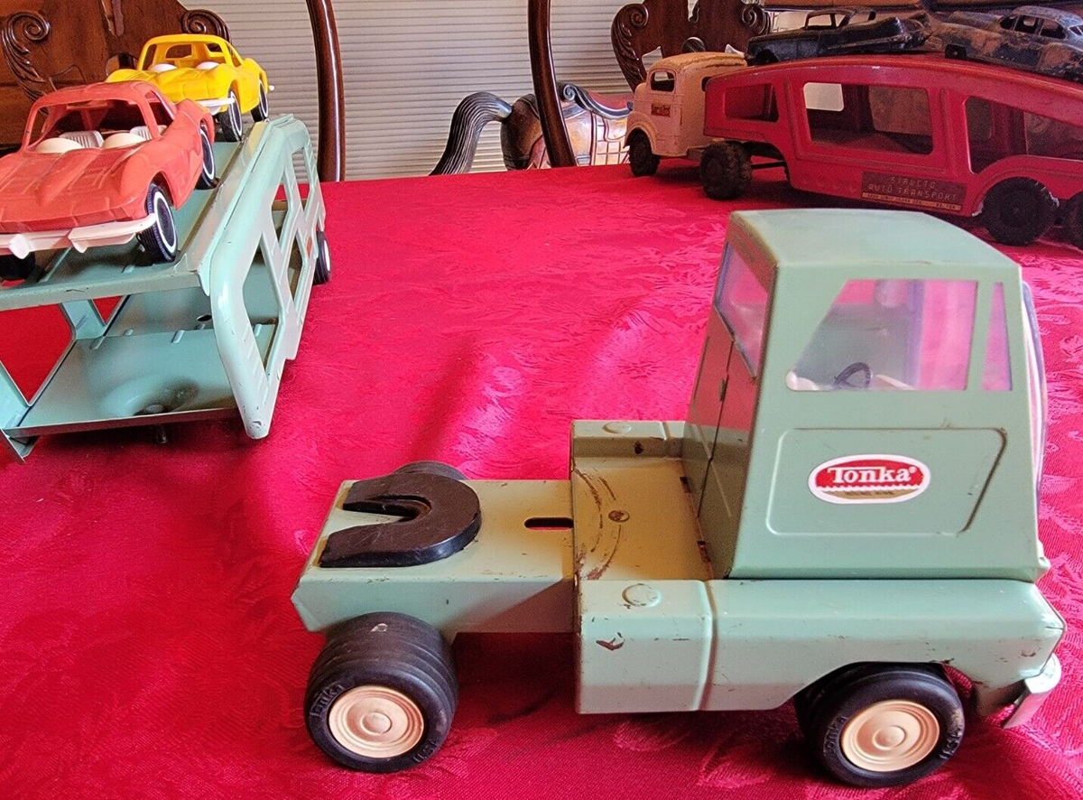 Vintage 1960 Tonka Green Car Carrier # 96 w/ ( 1 )Yellow & ( 1