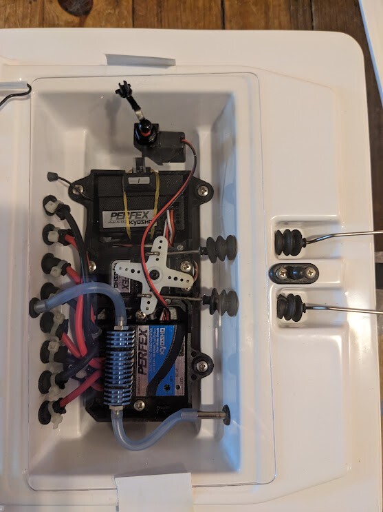 Vintage Kyosho Twin Storm 800 RC Boat 37