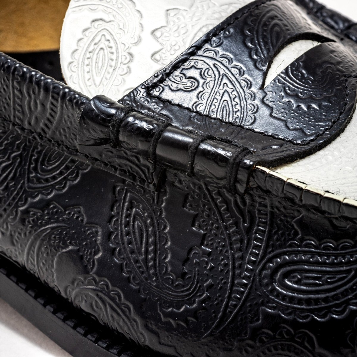 Kenford MENS EMBOSSED LOAFERS / BLACK WHITE PAISLEY loafers Shoes