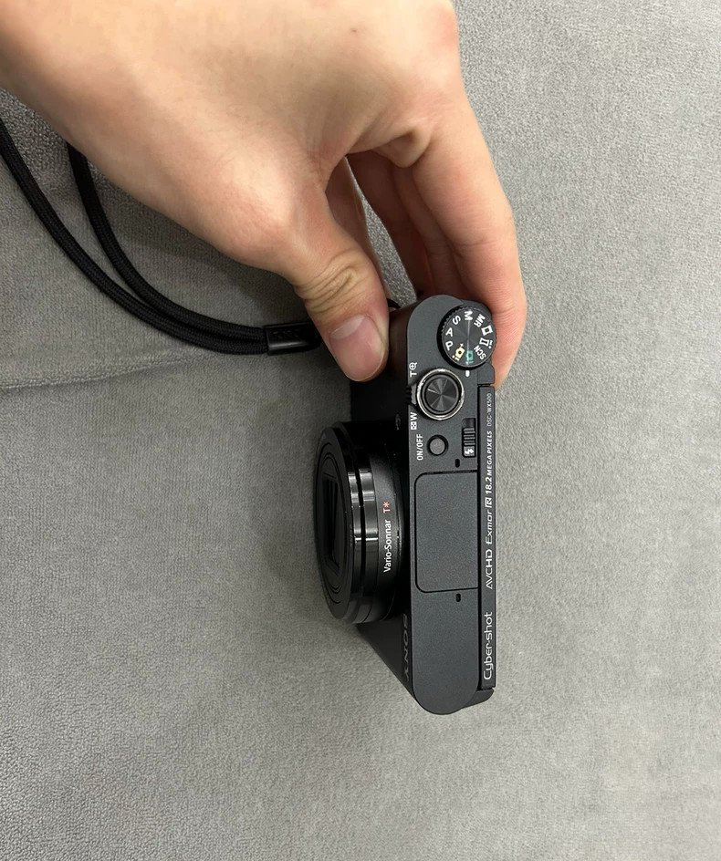 SONY Cyber-Shot DSC-WX500 18.2MP Digital Camera - Black English