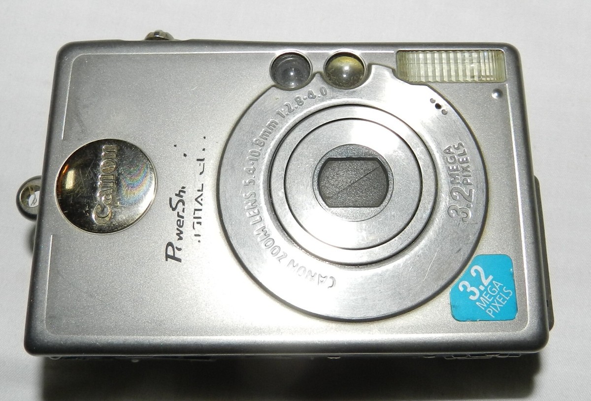 Canon PowerShot S230 PC1037 3.2 Megapixel Digital camera with