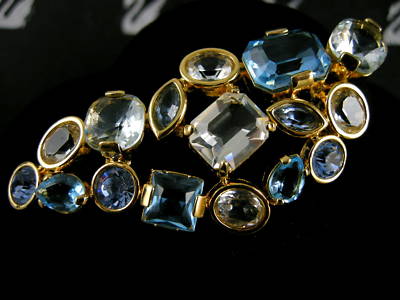 SIGNED SWAROVSKI BLUE TOPAZ COLORED CRYSTAL PIN~BROOCH 22KT GOLD