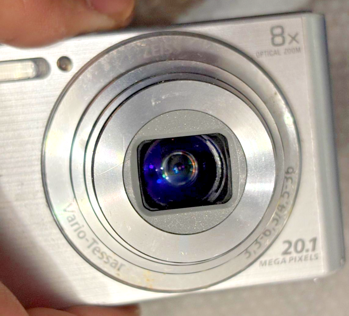 Sony DSC-W830 Silver Cyber-Shot 20.1MP Digital Camera Japanese