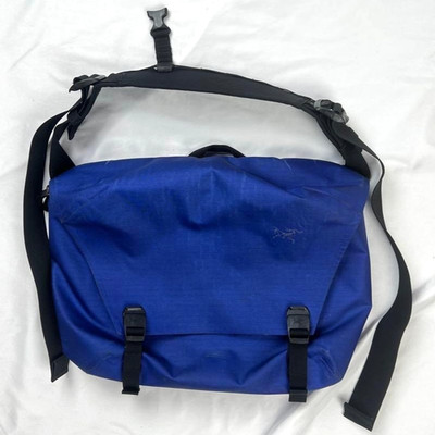 ARC'TERYX GRANVILLE 10 COURIER BAG Blue | eBay