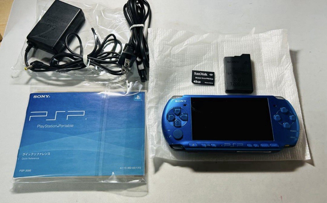 PSP-3000 ブルー 裏蓋無しジンオウガ ストラップ、メモリースティック