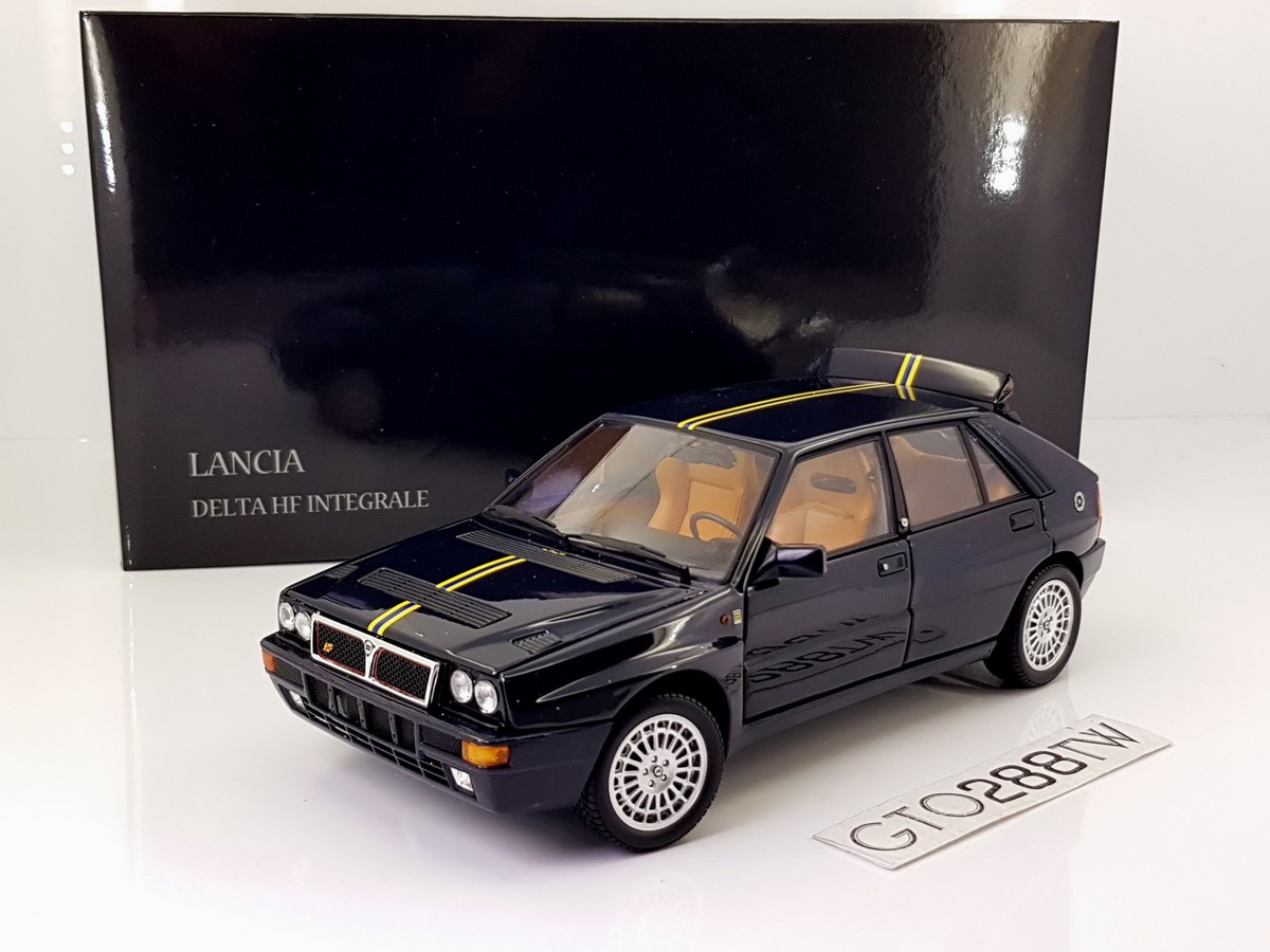 Kyosho 1:18 scale Lancia Delta HF integrale 