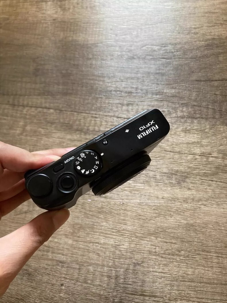 Fujifilm Fuji XF10 Compact Digital Camera with Fixed 18.5mm f/2.8