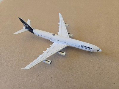 1:400 Airbus A340-300 Lufthansa D-AIFD Panda Model | eBay