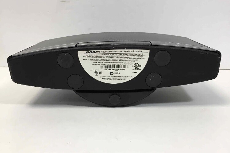 Bose sounddock portable For Older iPod & iPhone With Bose Bag
