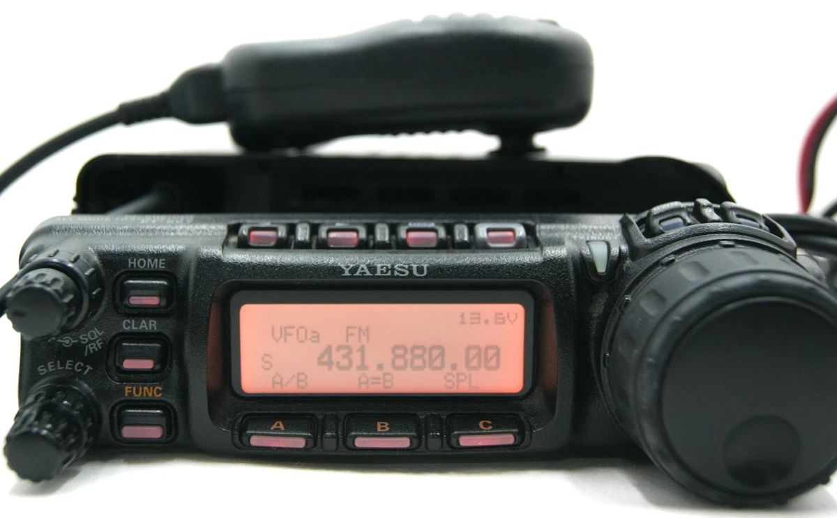 トランシーバー YAESU FT-100DM (50W) トランシーバー YAESU FT-100DM