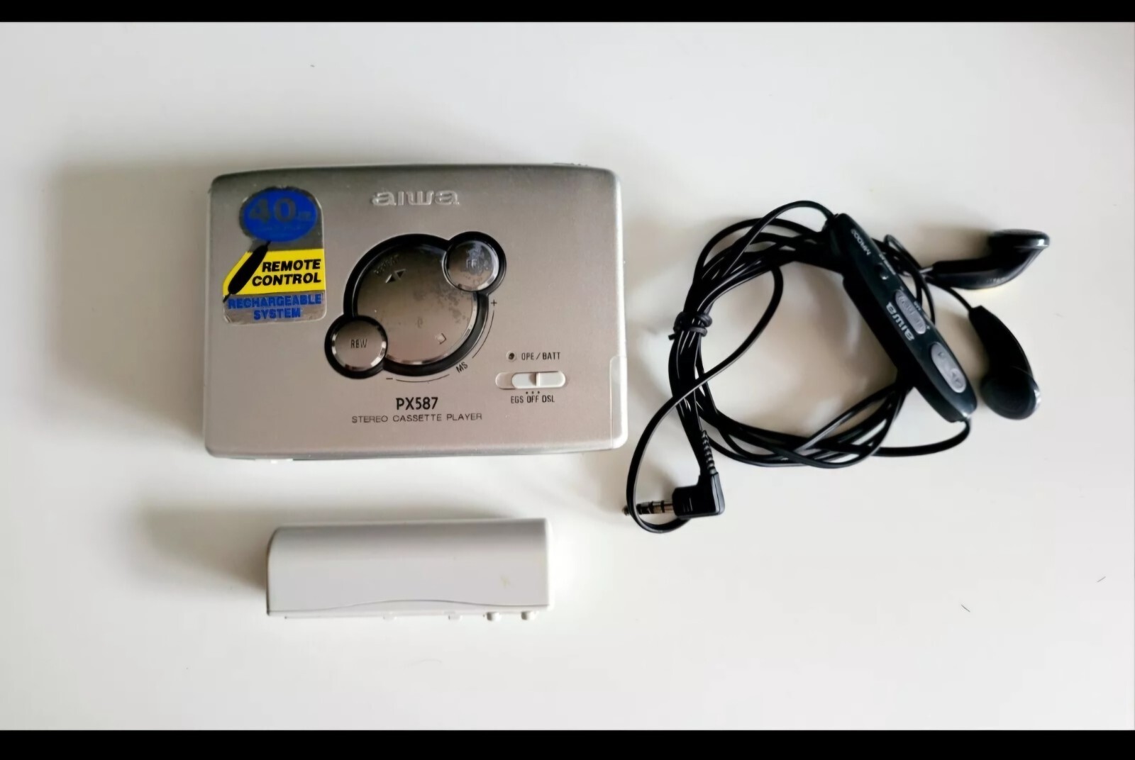 Slim Aiwa Stereo Cassette Player HS-PX587 Walkman Remote Control