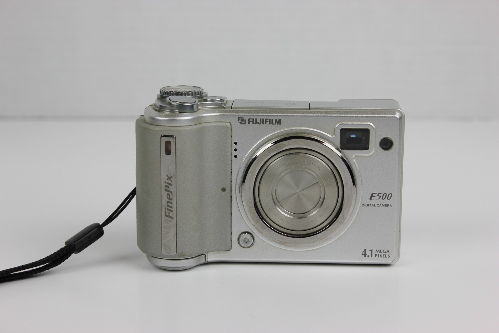 FujiFilm Finepix 4 MP Super CCD Compact Popup Flash Digital Camera