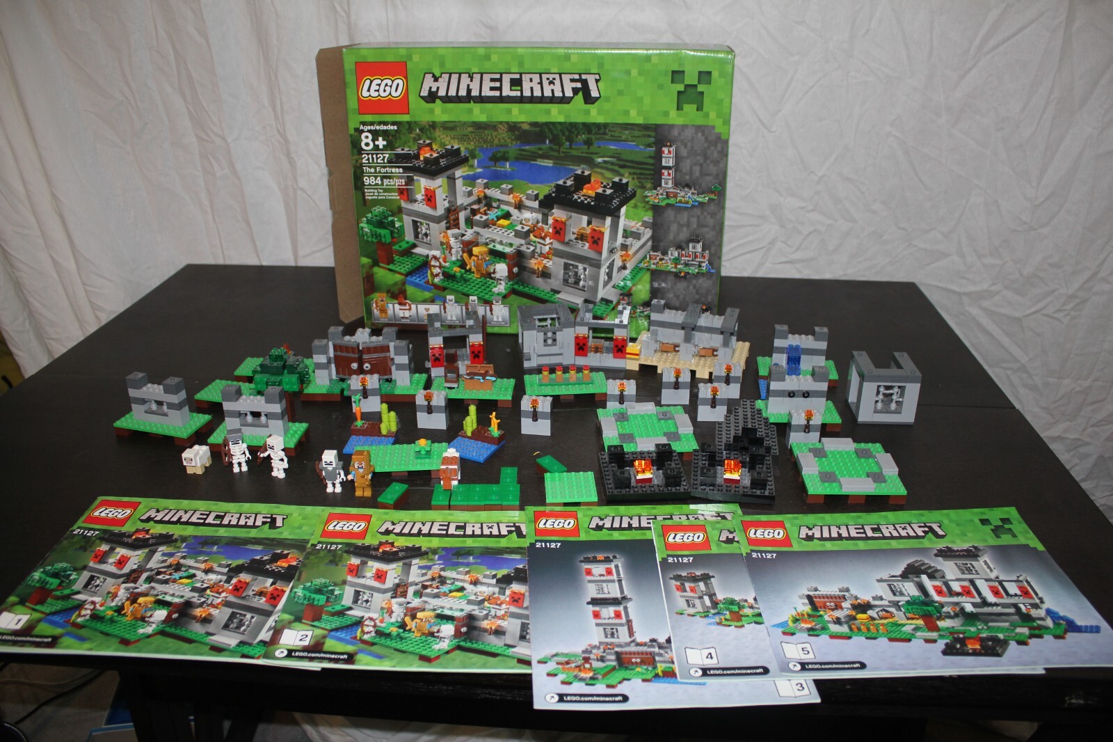 LEGO Minecraft: The Fortress (21127) 100% Complete With Box And